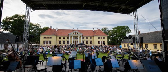 Symphony of nature in Tukums' Durbe castle courtyard,foto: Mareks Bērziņš