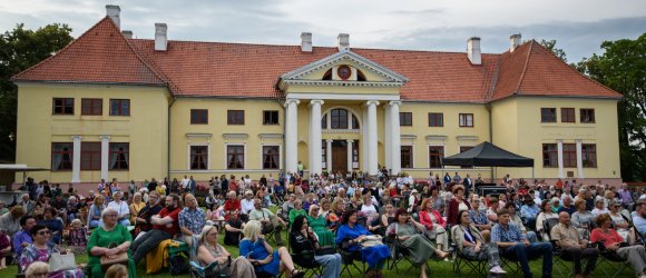 Symphony of nature in Tukums' Durbe castle courtyard,foto: Mareks Bērziņš