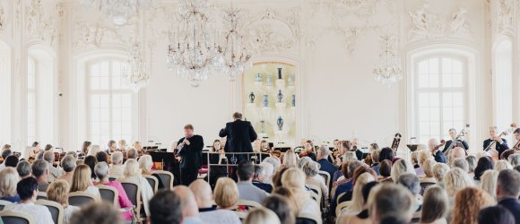 Liepājas skaņas Rundāles pilī ar Gunti Kuzmu un Robertasu Beinaris